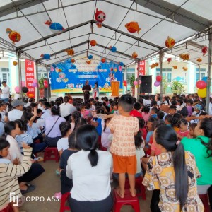 Chương trình “Vầng trăng yêu thương” lần thứ 12 ở xã Măng Tố